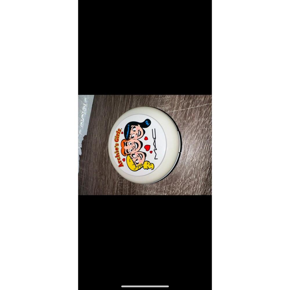 MAC Cosmetics Archie's Girls Flatter Me Pearlmatte Face Powder Pin